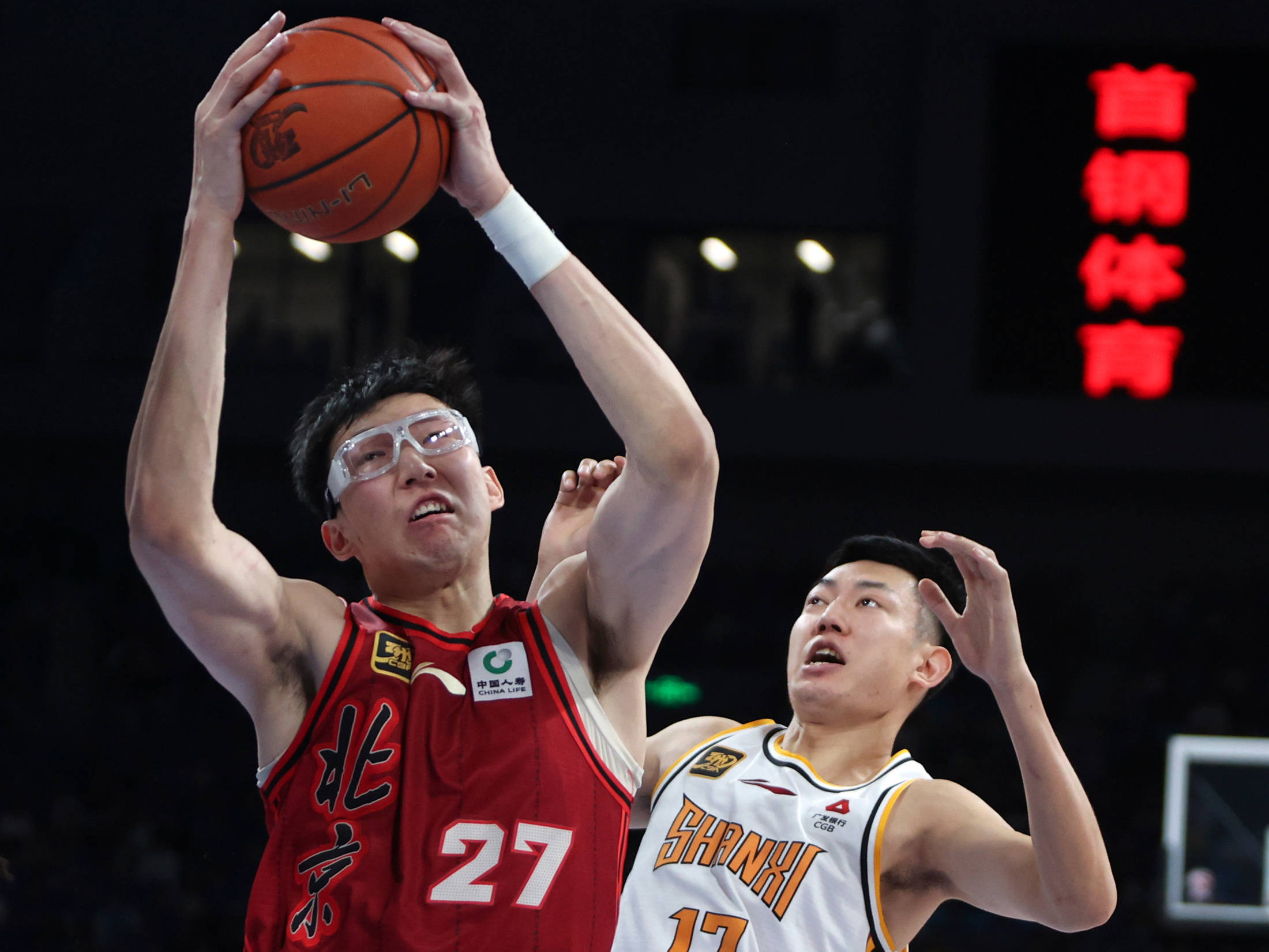 CBA球员技艺精湛，为球迷带来赛场精彩的简单介绍
